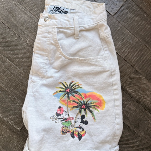 Rare vintage Disney White High-Waisted Shorts with Character and Palm Design - Picture 10 of 10